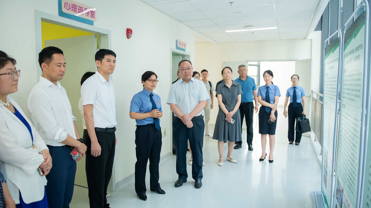 区人大常委会领导调研洪山未成年人检察工作